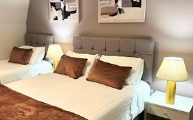 Spacious 2 Bedroom Apartment In Killarney